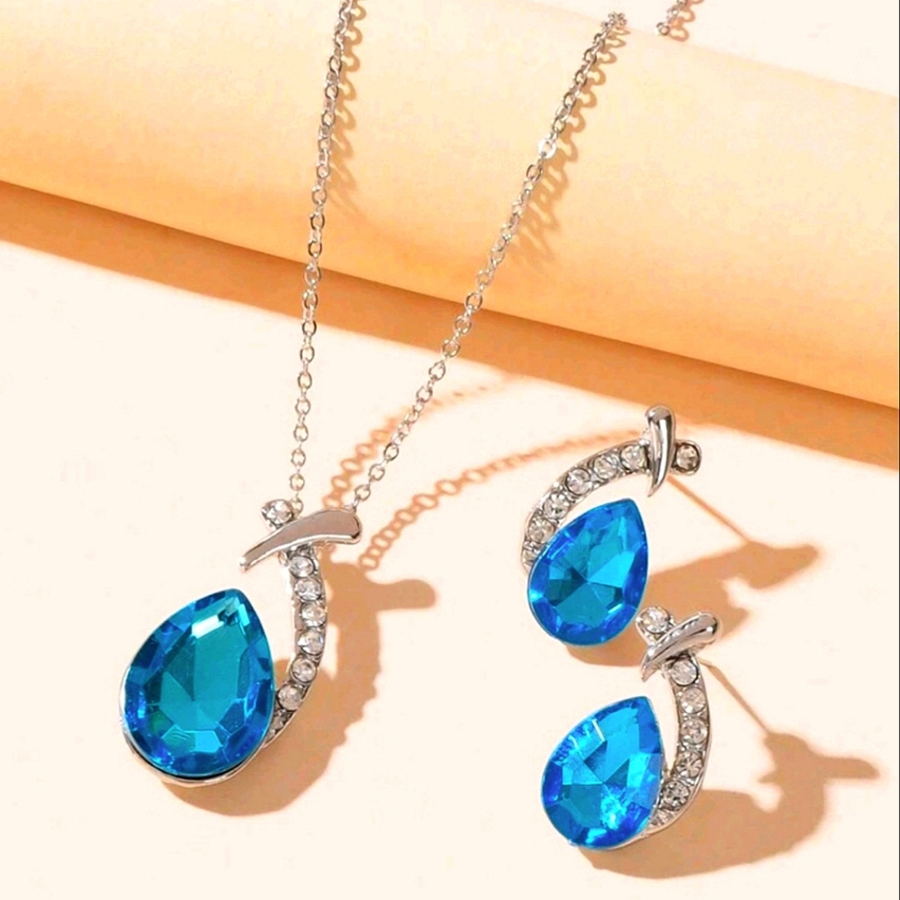 Blue Cubic Zirconia Water Drop Matching Pendant Necklace & Stud Earrings Set New